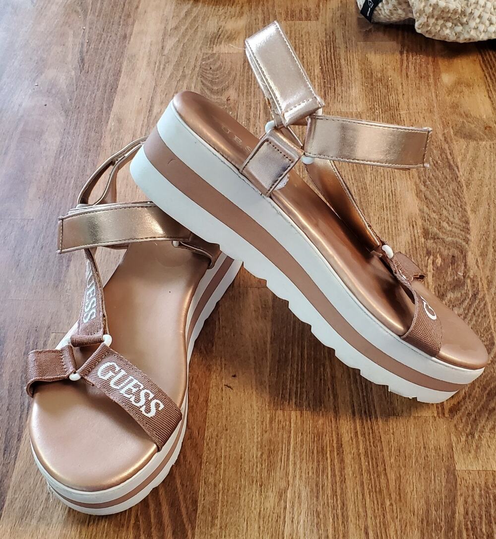 Guess Sandals Summer Beach Foam Platform Womens Sz 7.5 Gold White Adjustable EUC
